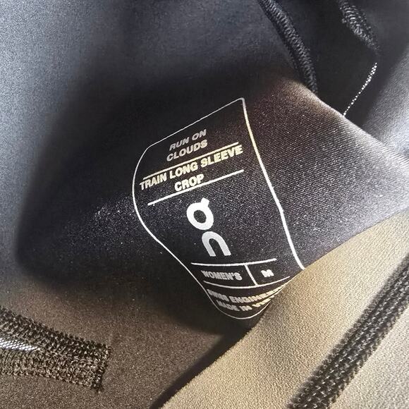 On Cloud Womens Train Long Sleeve Crop Compression Top Size M Black Running - Picture 3 of 6